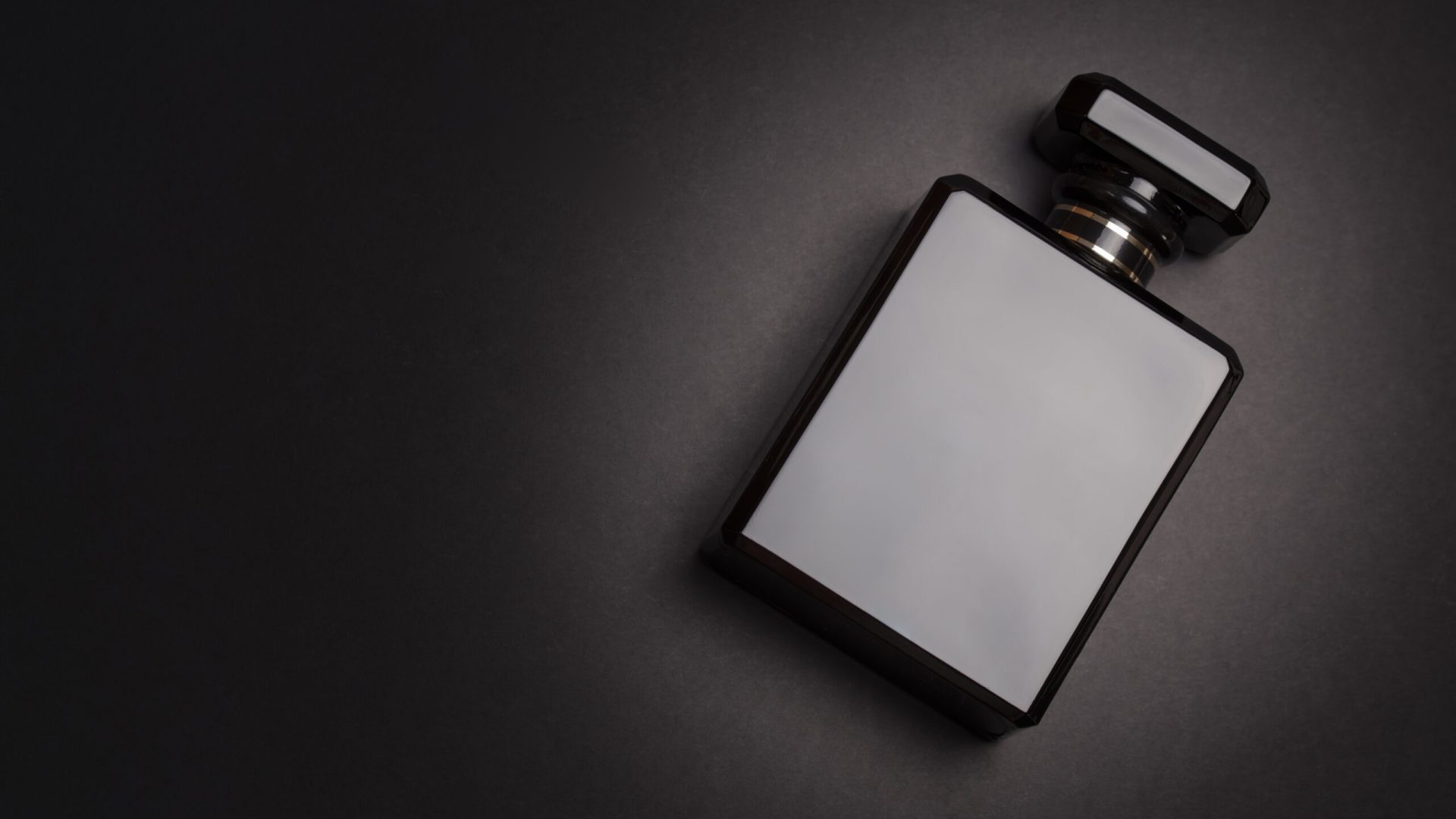 Perfume,Bottle.,Mockup,On,Dark,Or,Black,Empty,Background.,Fragrance