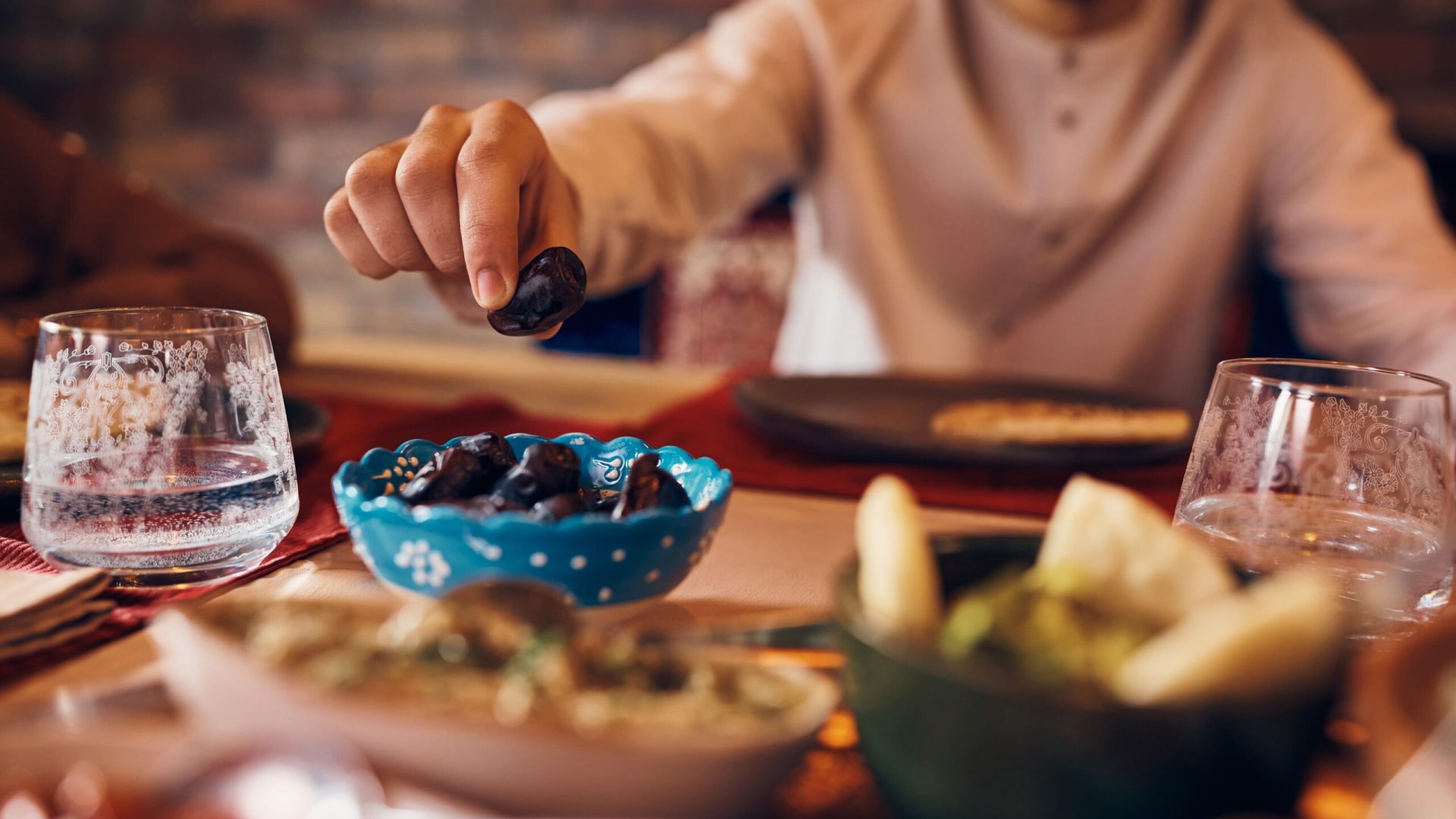 Close-up,Of,Middle,Eastern,Man,Eating,Date,During,Ramadan,Meal