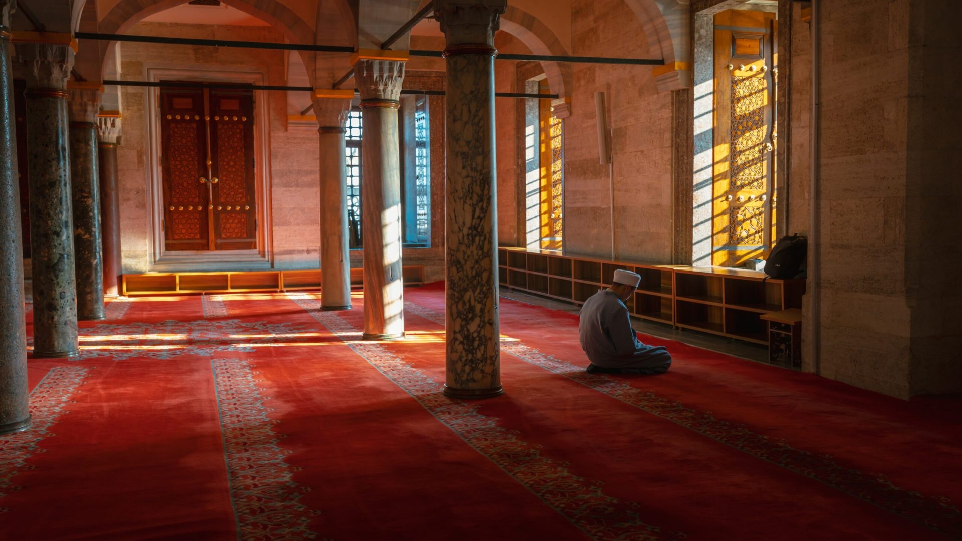 Ramadan,Or,Islamic,Background,Photo.,Muslim,Man,Praying,In,The