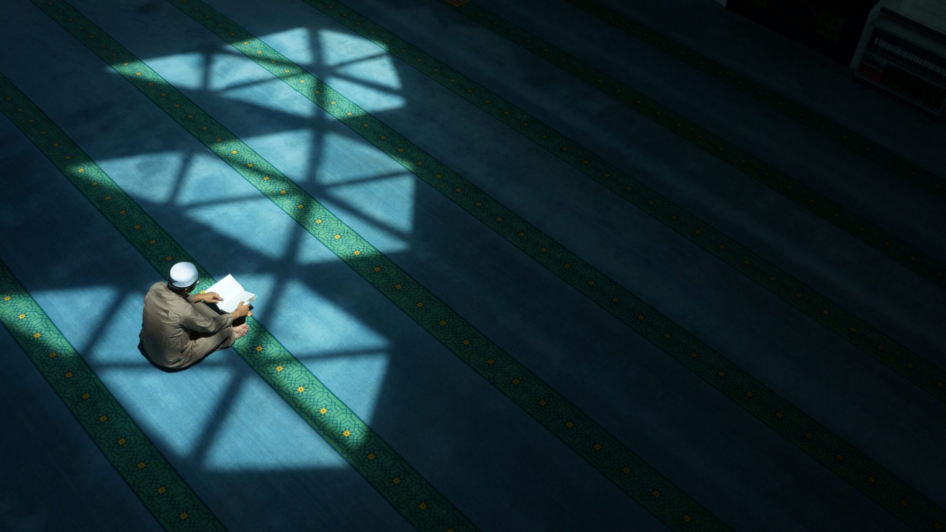 Muslim,Man,Read,Quran,In,Public,Mosque